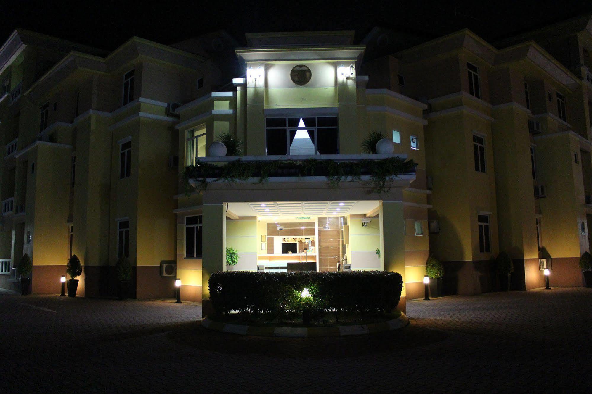 Song Service Apartment Formerly Known As Jinhold Service Apartment Kuching Zewnętrze zdjęcie